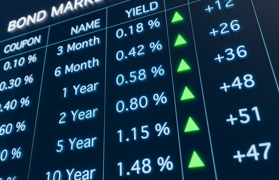 Donosnosti ameriških obveznic rastejo, ameriški dolar slabi: kaj to pomeni za varčevalce?