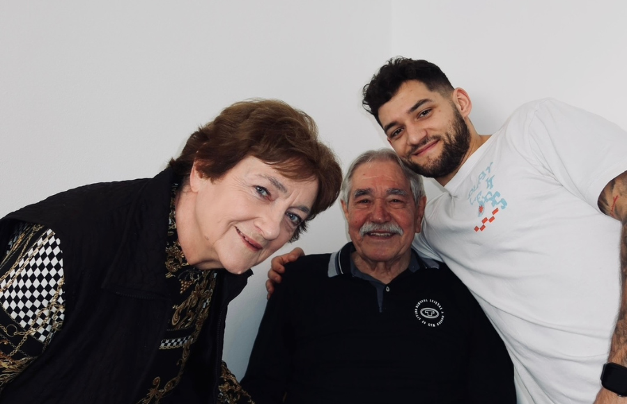 Jurij s starimi starši. Foto: Osebni arhiv